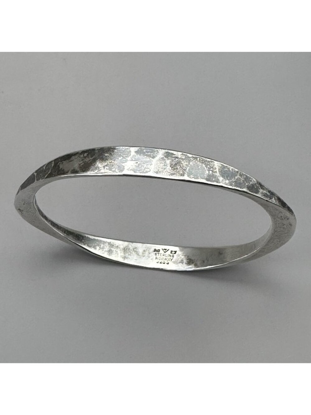 Signed Tone Vigeland Norway Bangle Modernist Hand Hammered Sterling Bracelet 7.5